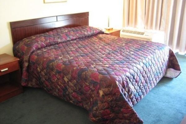 RED CARPET INN AND SUITES MUNCIE (Muncie)